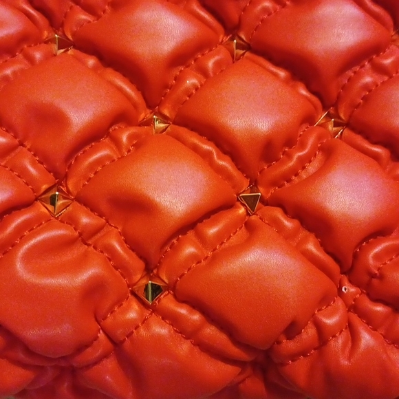 Red handbag with gold studs - Picture 2 of 6